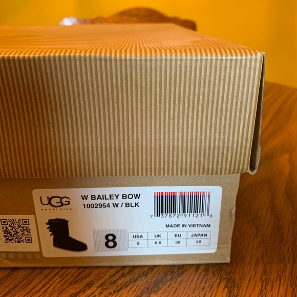 UGG Boots - Picture 4 of 4